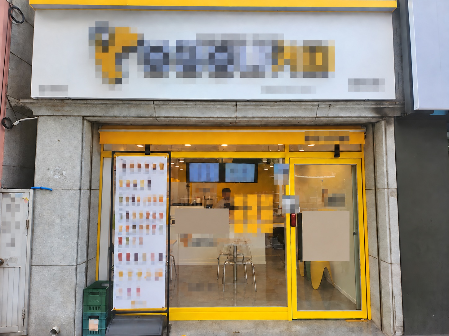 봉명동내커피 브랜드 참고 사진. 개인정보 보호 편집본이며 해당 매물의 실사진이 아닙니다.